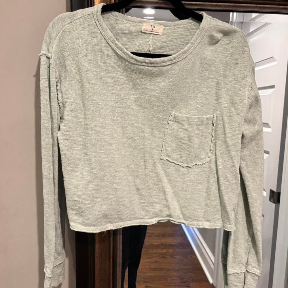Anthropologie Raw hem  Shirt Women's Size Small light Green